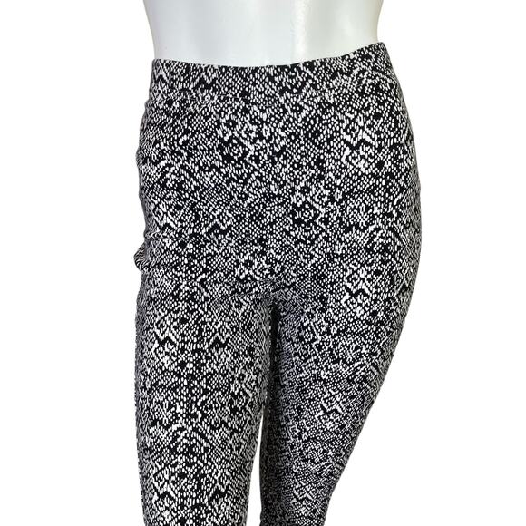 Chico's | Women's Black/White Pattern Fabulously Slimming Leggings | Size: 10 - Picture 2 of 8